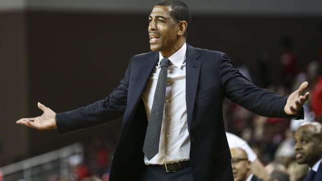 Connecticut Huskies head coach Kevin Ollie